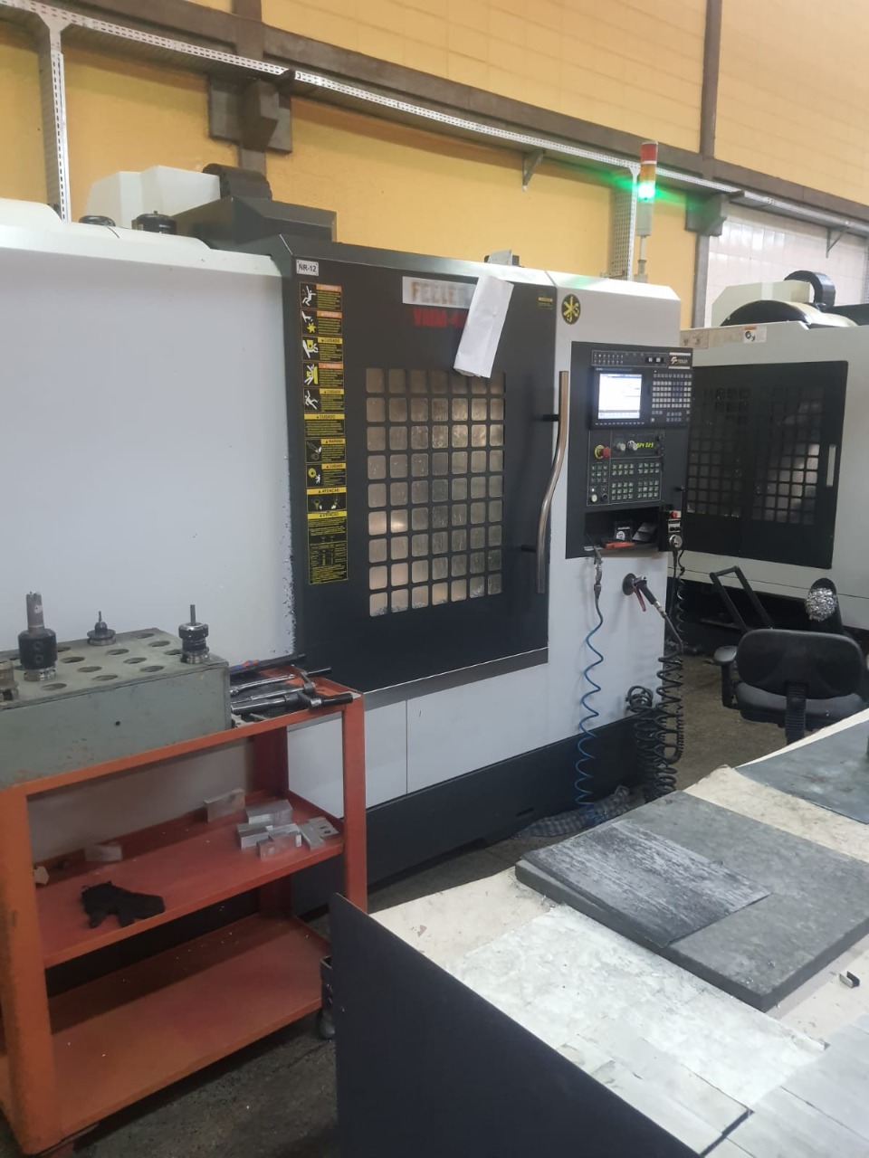 Centro De Usinagem Vertical Feeler Vmm Maqsite